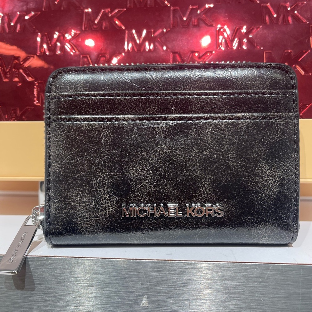 MICHAEL KORS Jet Set Medium Distressed Zip Around Card Case
Black 
NWT - Picture 3 of 16